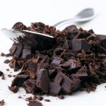 Hakket mørk chokolade