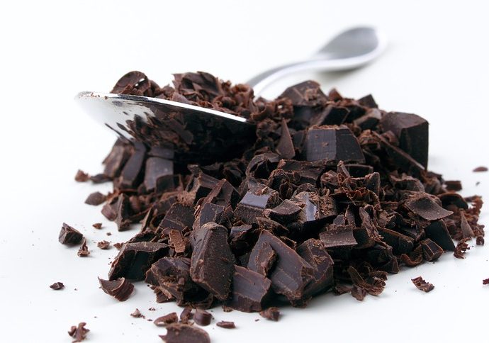 Hakket mørk chokolade