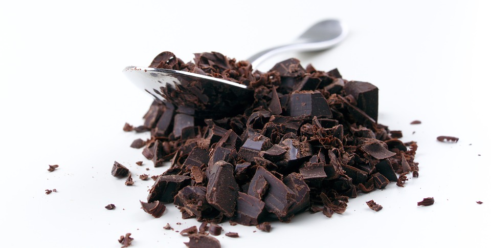Hakket mørk chokolade